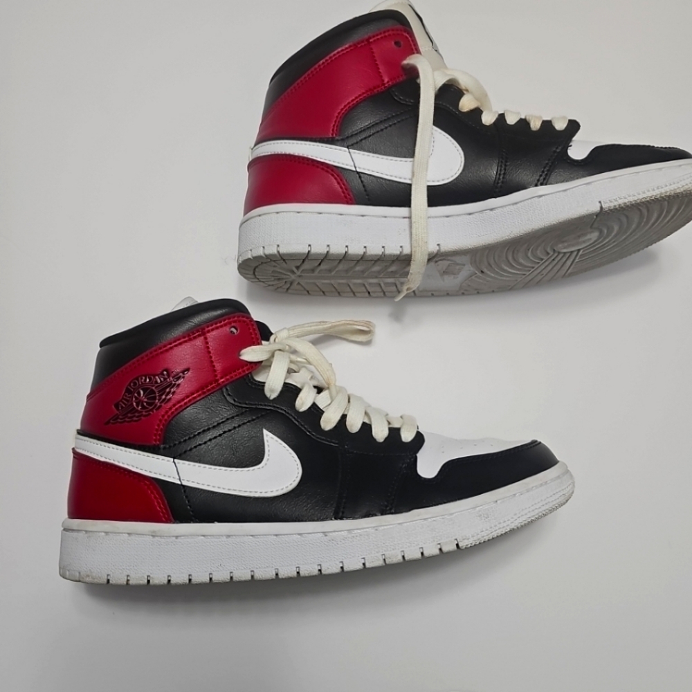 Nike Air Jordan 1 Black Noble Red White Toe Woman Size 8.5